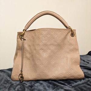 Authentic Louis Vuitton Artsy leather bag